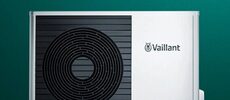 Vaillant heeft zijn nieuwste innovatie gepresenteerd: de aroTHERM Split plus warmtepomp. Met een maximale geluidsproductie van slechts 39 dB in fluistermodus is het momenteel de stilste split-warmtepomp op de markt. Hiermee biedt Vaillant een oplossing die niet alleen aan de strengste milieueisen voldoet, maar ook aan strikte geluidsnormen, waarmee duurzame verwarmingsinstallaties in woonwijken toegankelijker worden